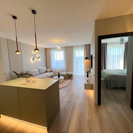 Cozy Designer Apartments, Self Check-in & Free Parking *