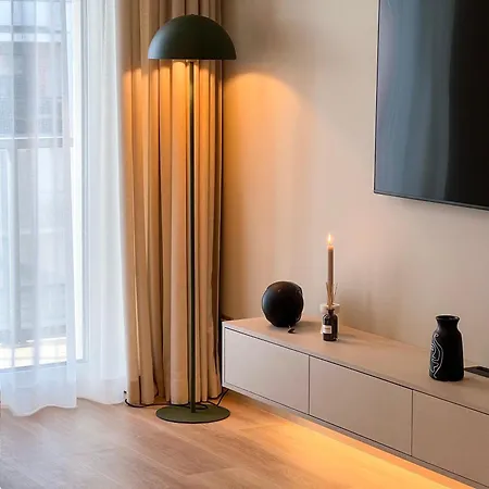 Cozy Designer Apartments, Self Check-in & Free Parking *