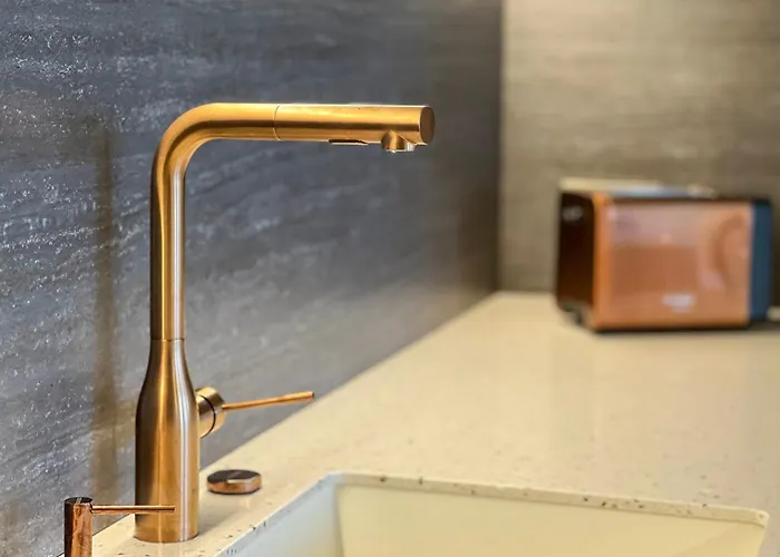 דירה Cozy Designer Apartments, Self Check-in & Free Parking קלייפדה