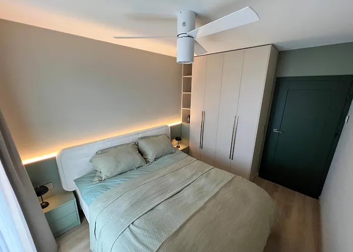 Cozy Designer Apartments, Self Check-in & Free Parking דירה