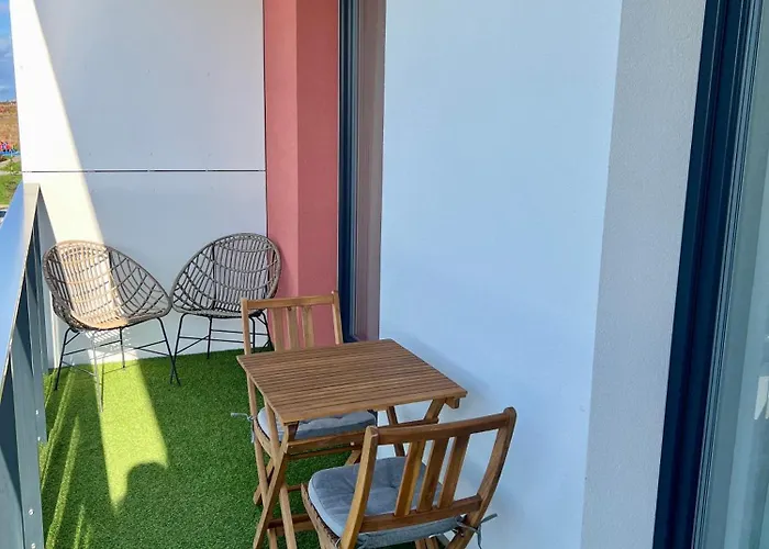 Cozy Designer Apartments, Self Check-in & Free Parking דירה