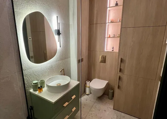 דירה Cozy Designer Apartments, Self Check-in & Free Parking קלייפדה